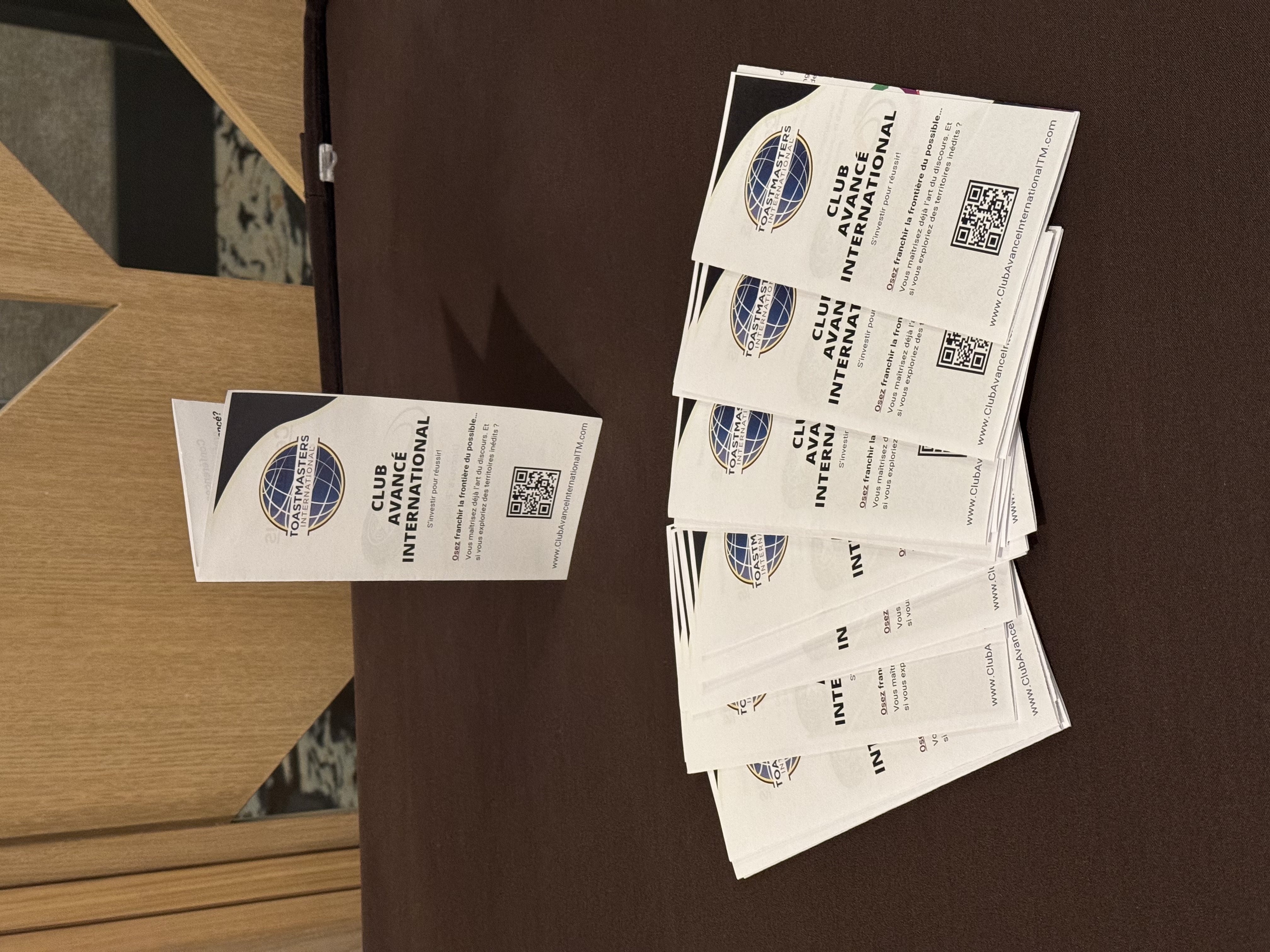 Dépliant publicitaire sur le club avancé international